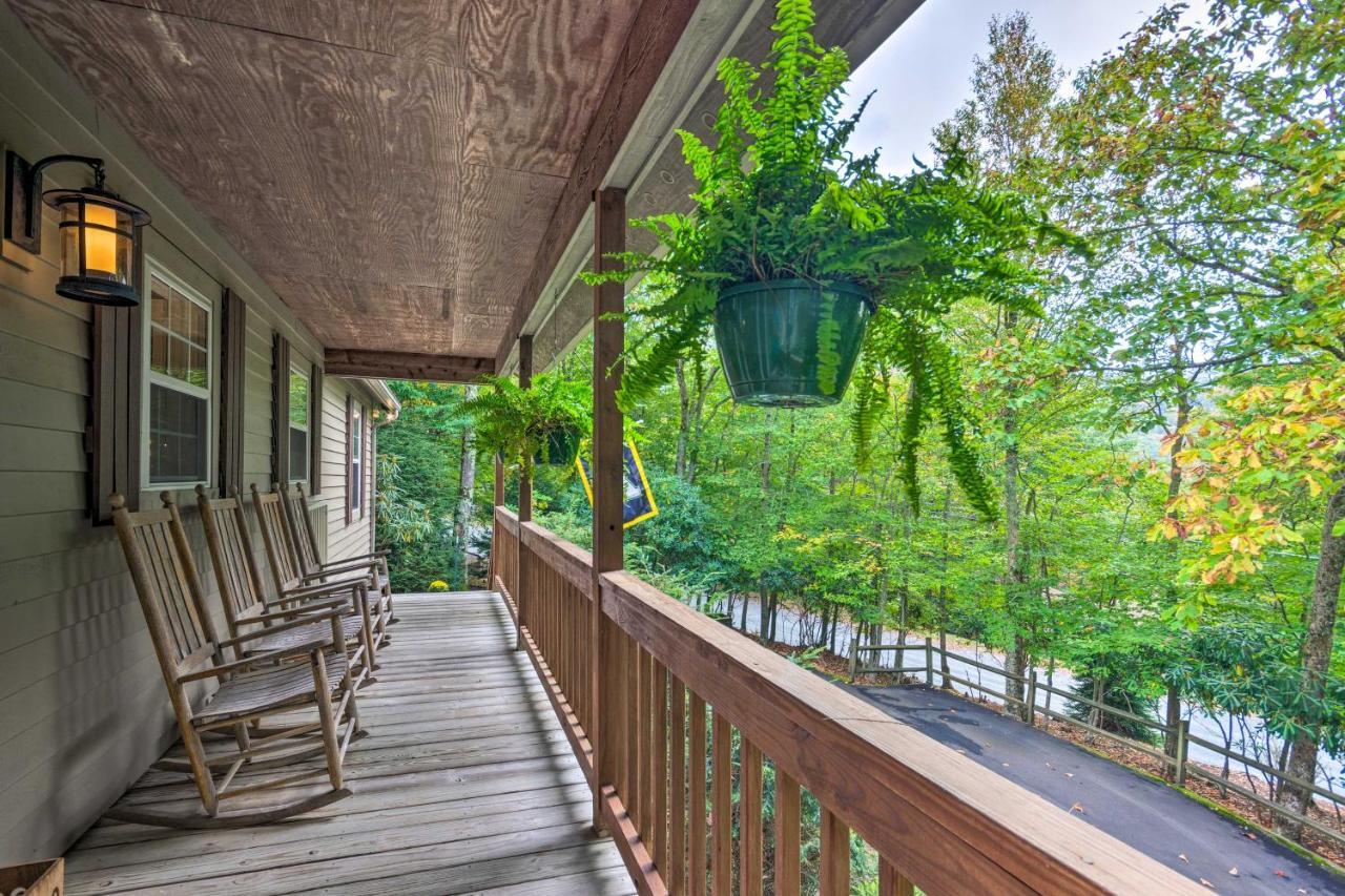 Stunning Beech Mountain Cabin With Porch And Hearth Exterior foto